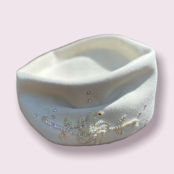 VINTAGE Gene Doris New York White Pillbox Style Hat with Sequins Size 22 - Picture 2 of 9